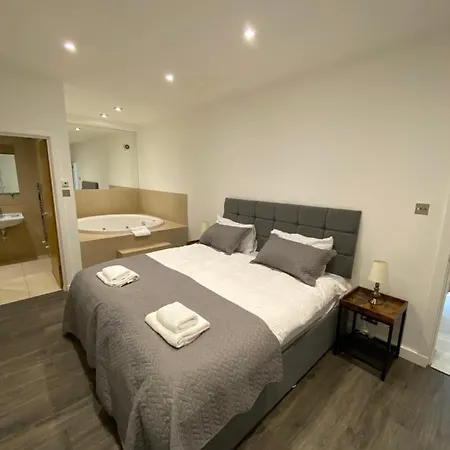 Apart-hotel Kings Road With En-suite Bath *