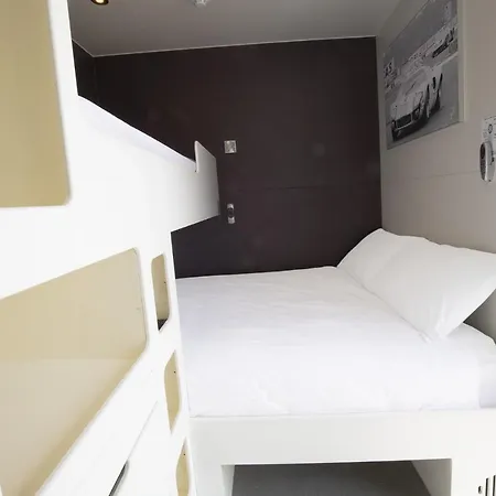 Hotel Snoozebox Canary Wharf London