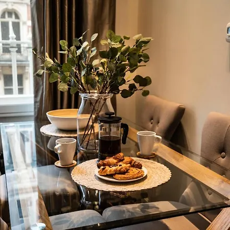 Grosvenor Gardens By Capital Apartment London