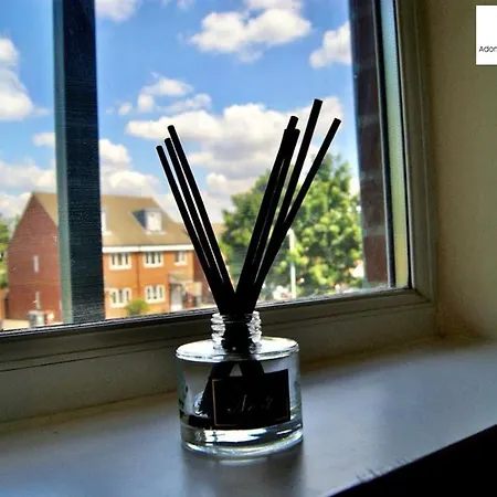 2 Bedroom At , Adonai Serviced Accommodation, Free Wifi And Parking Apartment Dagenham