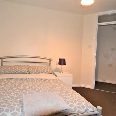 Apartment Zone 2 Lovely 4 Bedroom - 3 Trowbridge Road London