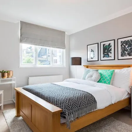Amazing 4 Bed House Wparking 2min Walk To Station Apartment *