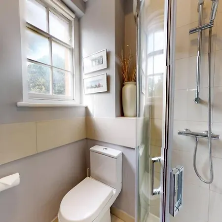 Modern 2 Bed Flat - The Black Dog Pub - 6 Mins From Vauxhall Station London