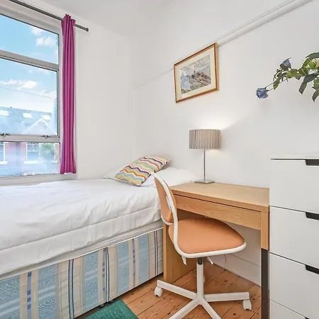 Apartment Groves 4 Bedroom, Shepherds Bush *