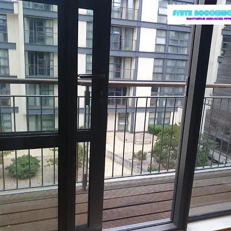 80s Retro 1 Bedroom Serviced Canary Wharf Perfect For Corporate Business Families & Leisure Guests Apartment