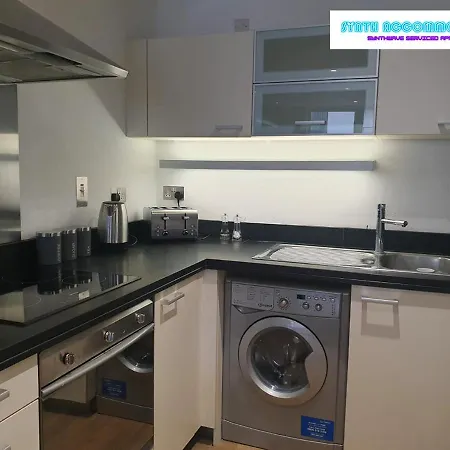 80s Retro 1 Bedroom Serviced Canary Wharf Perfect For Corporate Business Families & Leisure Guests Apartment