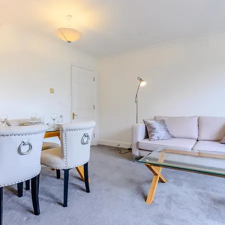 Apartment Somerset Court Kensington