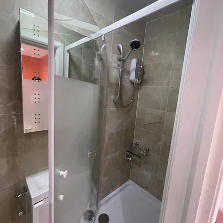 Modern Garden House Apartment Harrow