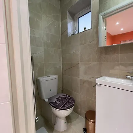 Modern Garden House Apartment Harrow