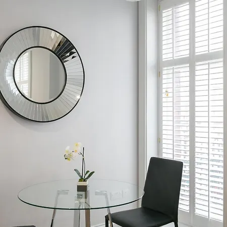 Urban Chic - Shaftesbury *