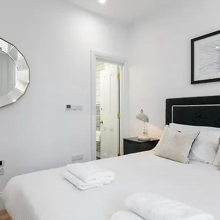 Urban Chic - Shaftesbury