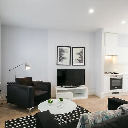 Urban Chic - Shaftesbury Apartment *