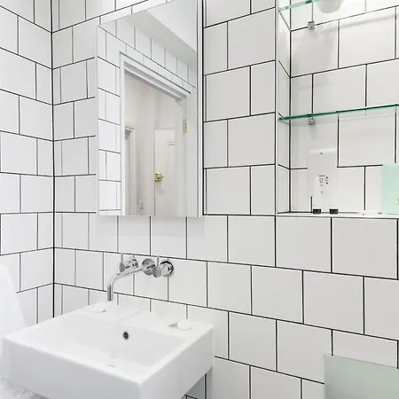Urban Chic - Shaftesbury * London