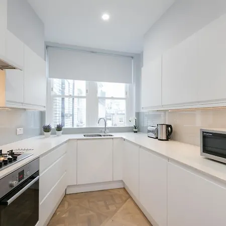 Urban Chic - Shaftesbury Apartment *