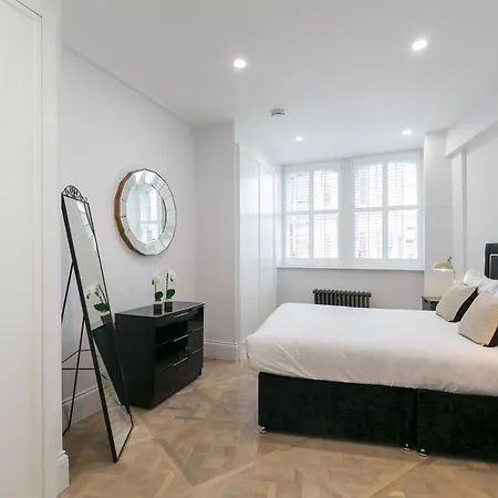 Urban Chic - Shaftesbury Apartment London