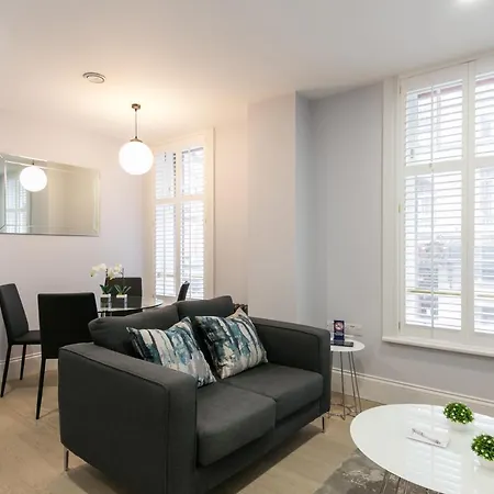 Urban Chic - Shaftesbury Apartment London