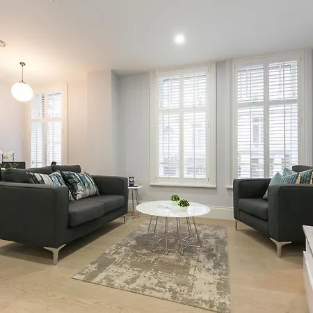 Urban Chic - Shaftesbury Apartment *