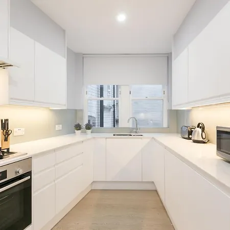 Urban Chic - Shaftesbury Apartment