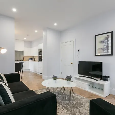 Urban Chic - Shaftesbury Apartment *