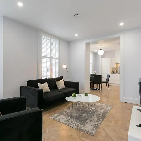 Urban Chic - Shaftesbury Apartment *