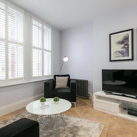 Urban Chic - Shaftesbury Apartment *