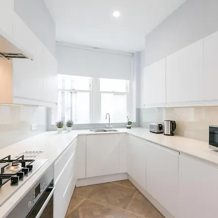 Urban Chic - Shaftesbury Apartment London
