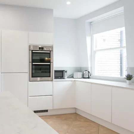 Urban Chic - Shaftesbury Apartment London