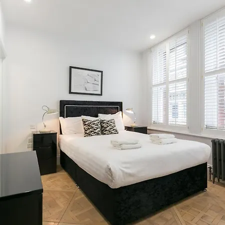 Urban Chic - Shaftesbury Apartment London