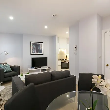 Urban Chic - Shaftesbury * London