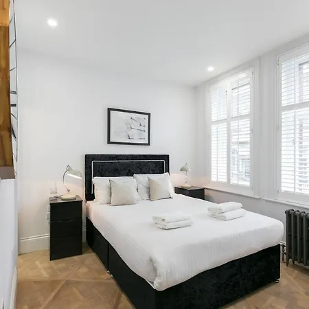 Urban Chic - Shaftesbury * London