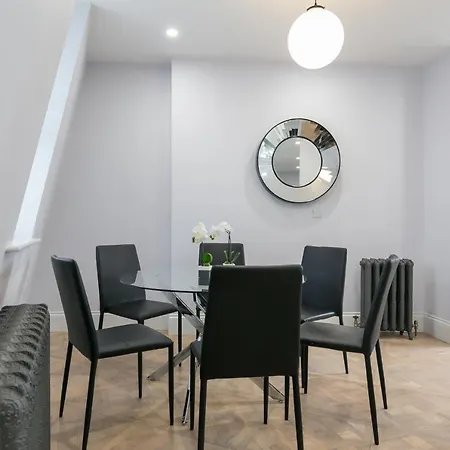 Urban Chic - Shaftesbury *