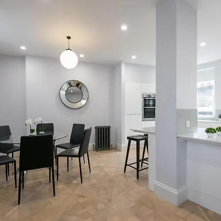 Urban Chic - Shaftesbury *