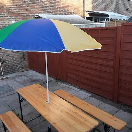 Budget 4-bed House In Woolwich *