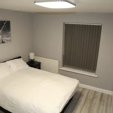 Budget 4-bed House In Woolwich *