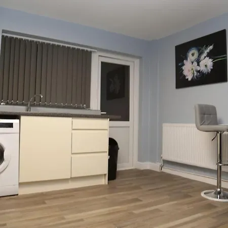 Budget 4-bed House In Woolwich Holiday home London