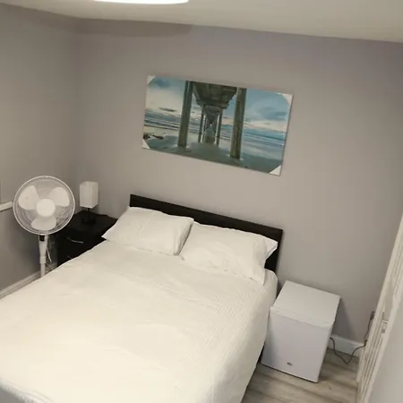 Budget 4-bed House In Woolwich *