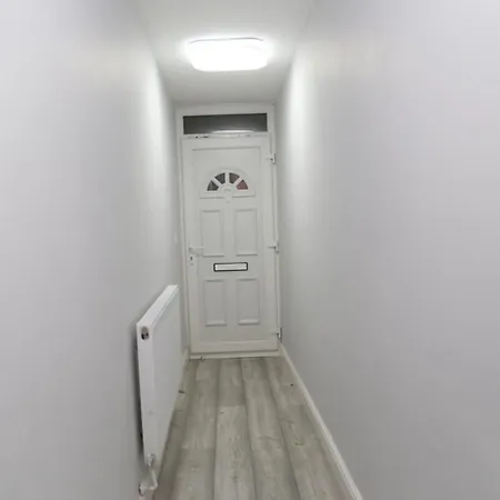 Budget 4-bed House In Woolwich London