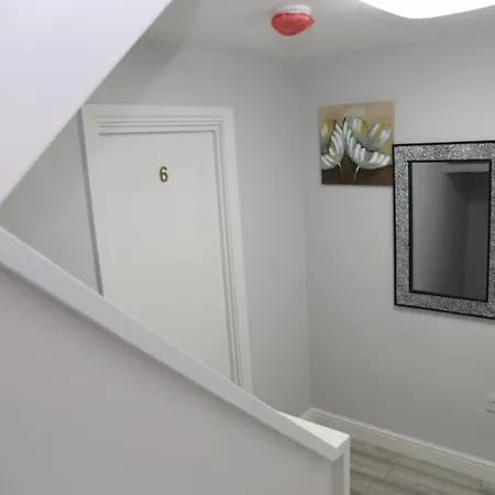 Budget 4-bed House In Woolwich * London