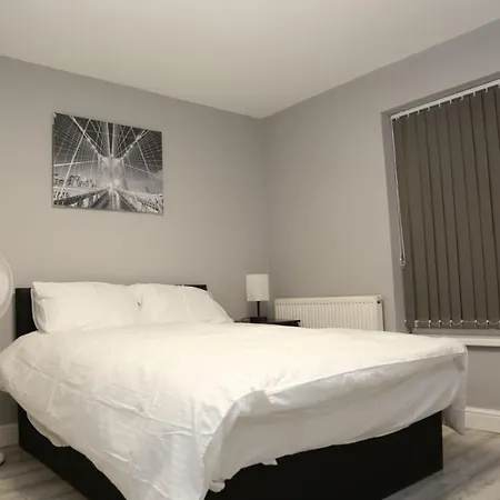 Budget 4-bed House In Woolwich *