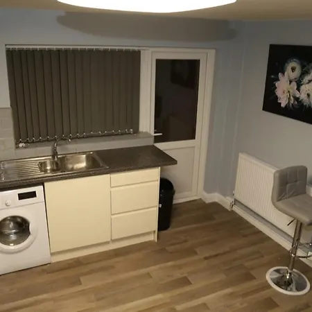 Budget 4-bed House In Woolwich *