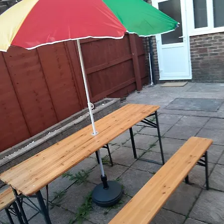 Budget 4-bed House In Woolwich * London