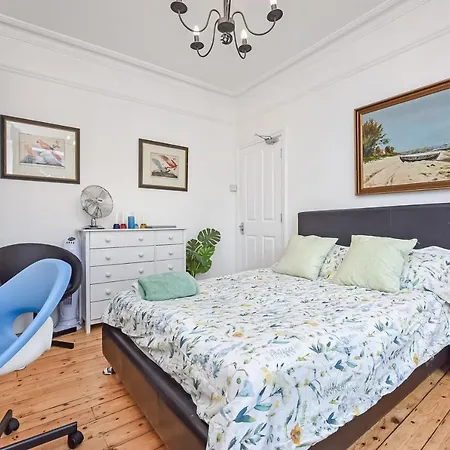 Apartment Groves 4 Bedroom, Shepherds Bush