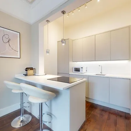 Super 1 Bedroom Flat In Near Middlesex With Private Parking * Hendon