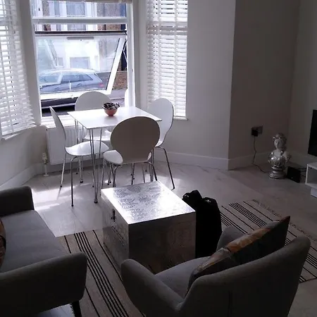 Modern 2 Bed Flat In Maida Hill Near Kensal Town In For Up To 4 People - 9mins To Tube Station Apartament Londyn
