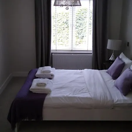 Modern 2 Bed Flat In Maida Hill Near Kensal Town In For Up To 4 People - 9mins To Tube Station London