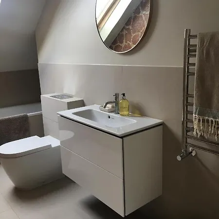 Stunning 5 Bed House With Private Garden Holiday home *