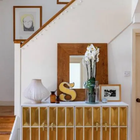 Stunning 5 Bed House With Private Garden London