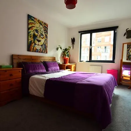 Modern 1 Bed Flat, *