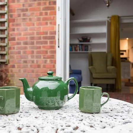 Apartman Exclusive In Acton By Underthedoormat