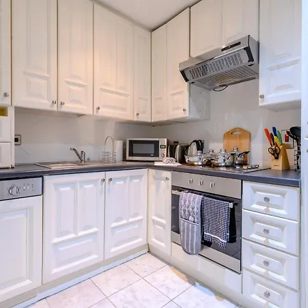 Somerset Court Kensington Apartment